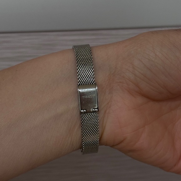 Women's Swiss T-Lady Lovely Stainless Steel Mesh Bracelet Watch 20mm - Picture 10 of 11